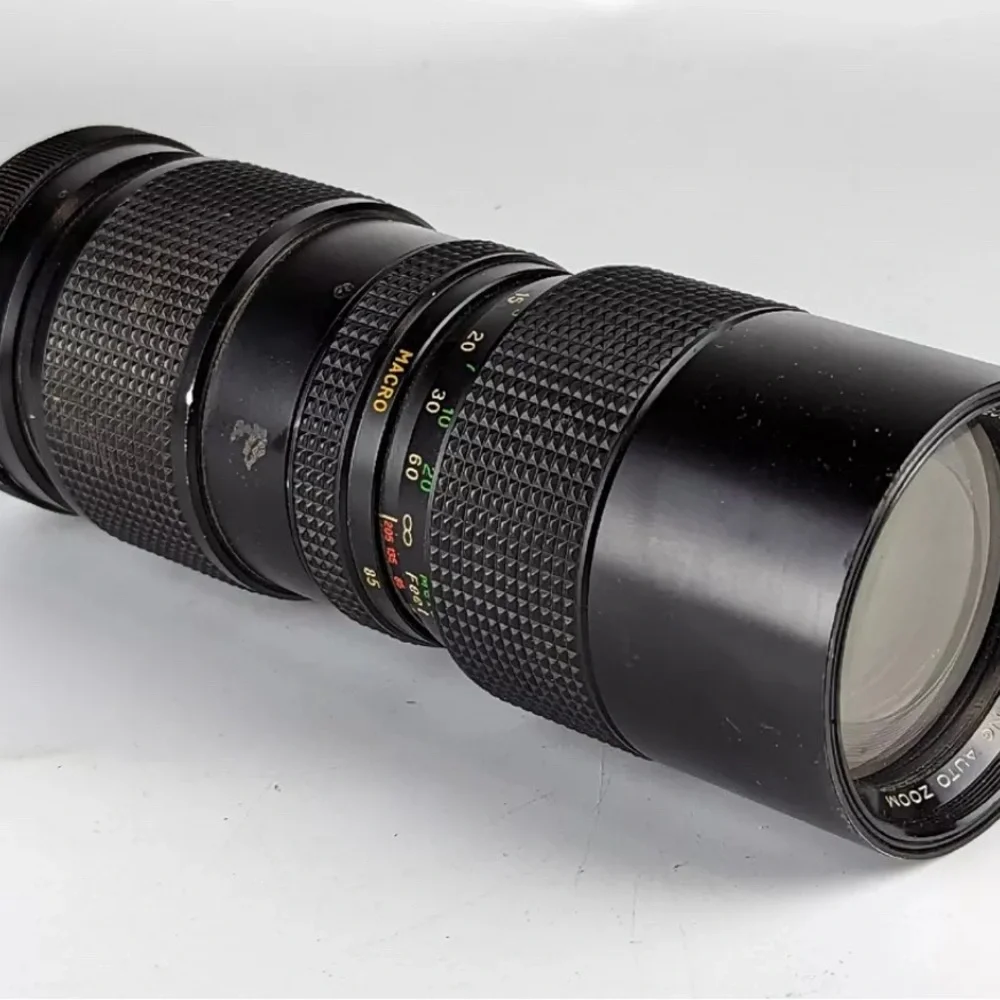 Vivitar 85- 205 mm camera lense for a nikon F mount